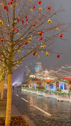 Christmas in Red square 🎄❤️ #moscow #redsquare #christmas #christmas2022 #christmastree #christmasdecor #christmastiktok #крисмас #visitmoscow #visitrussia #etoursrussia #Рождество #روسیه #москва #holiday #россия #Russia #краснаяплощадь #christmascountdown #travel #festival #christmasmoscow