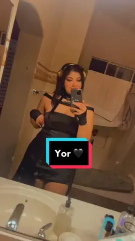 Love my #yorforger #cosplay for #lacomiccon 😭#greenscreenvideo #spyfamily#spyxfamily #AmazonMusicJingleBellTok#TheSplashDance#GiveWithAllYourHeart