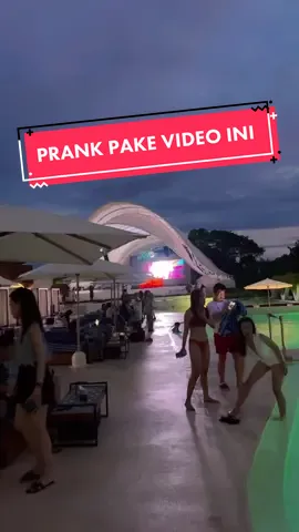 Ambil video ini Prank Temen kamu #prank #beachclub #bali #balisquad #fyp #foryou #marikitacoba  lokasi Cafe Del Mar Bali