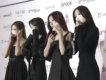 itzy at red carpet of #AAA2021 get well soon, yeddeong! :( #itzy #yeji #lia #ryujin #chaeryeong #yuna #kpop #fyp