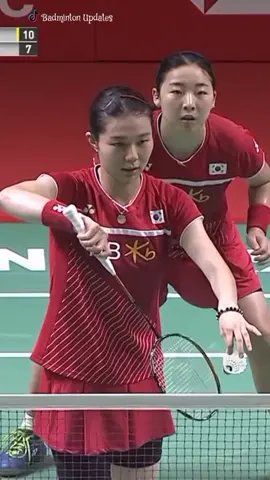 no hate! no war! menurut badminton lovers, ada bedanya gak sih ketinggian seluruh servisnya So Yeong selama pertandingan tadi? 😅 #bwftourfinals2021
