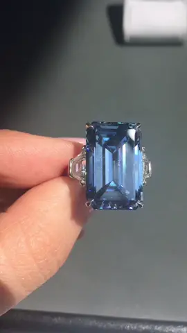 The Oppenheimer Blue Diamond 14.62-carat Fancy Vivid Blue VVS1 was sold at Christie’s @christiesjewels for $57.5 million in 2016 💙 #diamond #rarediamonds💙 #bluediamond #emeraldcut #highjewelry #champagnegem #emeraldcutdiamond #yourdailydoseofsparkle