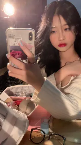 someone down to clean my mirror?