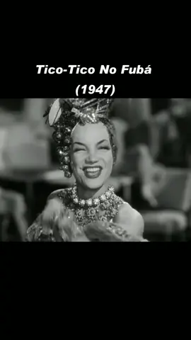 Carmen Miranda cantando 