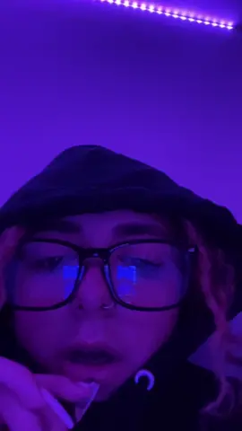 #greenscreen pls lmk dark or light. if u don’t comment ur fake