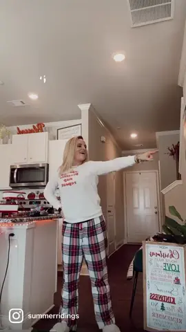 Trying out this dance! #dancewithmechallenge #christmasdance #trendingvideo #trendingtiktok #makethisblowup