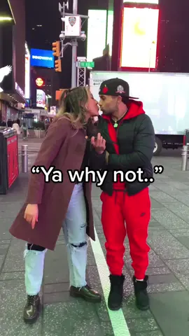 She Chatted her way into a Kiss 😗… Gotiiiii 😏 #publicinterview #kiss #date #trickshot #foryou #viral