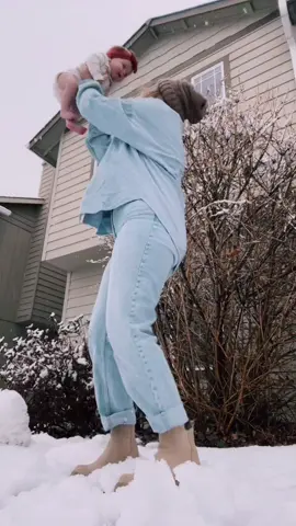 Neighbors looking at me like I’m crazy.. #snowday #SnowballFightAgainstHunger #babiesoftiktok #taylorswift #fyp