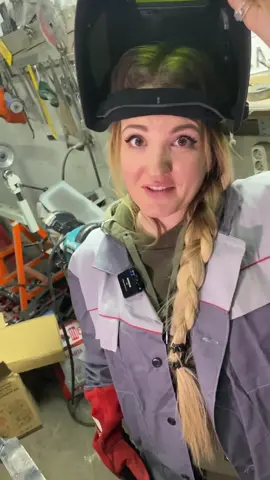 Пошла учится на сварщика👩🏼‍🏭нужная профессия? #настятуман #девушкаавтомеханик #учусь #авто #урокдня