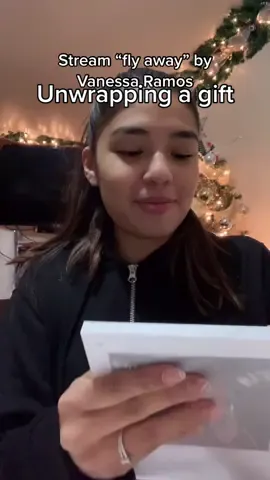 NO CAUSE LITERALLY THE BEST GIFT I’VE EVER GOTTEN @bvbybipasana  #gift #unwrapping #giftunwrapping #flyaway #debutsingle #flyawayvanessaramos #unwrappingchallenge #present