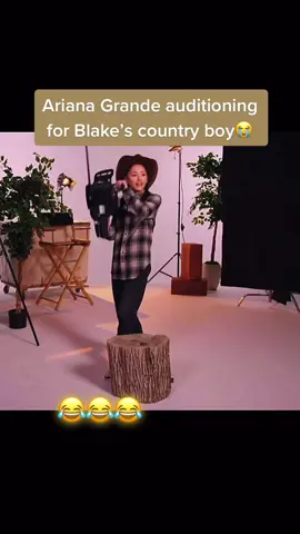#arianagrande #arianator #thevoice #kellyclarkson #blakeshelton #countryboy #funny #lmao #omg #country