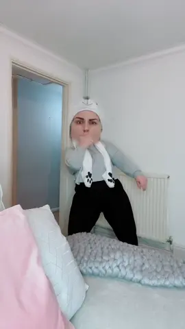 DEREK NO!!!! @jasonbankscomedy #derek #chadshouse #derekgrandma #grandma #funny #skit #dollyholly86 #fyp #foryoupage #foryourpage #fypシ #bighead #bubblehead #viral #trending #tiktoker #tiktok