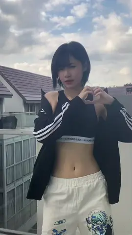 <3