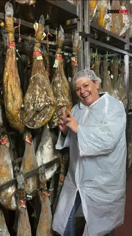¿Cómo se elabora un jamón ibérico? 🥰 #jamonlovers #jamondebellota100porcieniberico #dopdehesadeextremadura #patanegra #jamoniberico #jamon #jamones