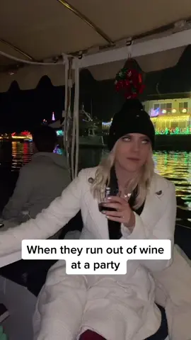 Our friends’ problems- Christmas Duffy edition #duffyboat #myfriendsproblems #ourproblems #myfriends #ourfriendgroup @@chriisttinee _blonde @charlewan