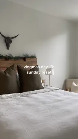 i bought le labo laundry detergent and forgot how to act #sundayreset #sundayroutine #sundaycleaning #weeklyreset #weeklycleaning #CleanTok #Vlogmas