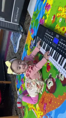 Oh my gosh look at her little fingers 🙌 our little one is growing so fast 🥺❤️ we love you lot. #babyprisha21 #pratiksha95 #fyp #piano #playingpiano