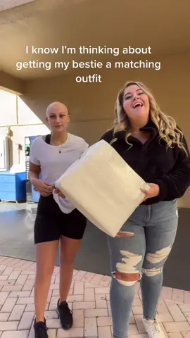 We love matching outfits with your bestie! @bald_baddie2.0