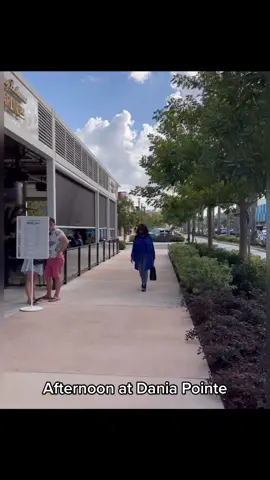 Guess who I saw at Dania Pointe? #fyp #santaclaus #MomsofTikTok