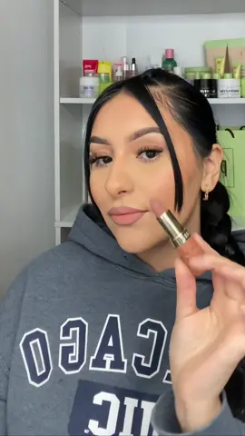 If you haven’t tried @Milani lipstick in (420 Tease) & @revlon Colorstay Lipliner in (Nude) duo you NEED TOO! 😍 #fyp#lipcombotutorial#maquillaje
