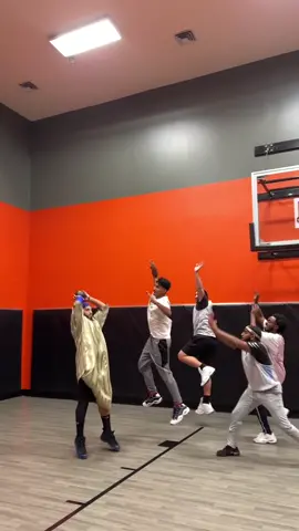 I don’t think y’all realize how hard this shot is to make 😳 @soufs_videos #basketball #trickshot #wow #fyp