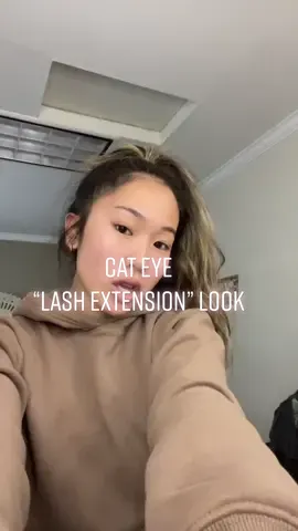 so easy to reapply in under 5 min 🤍 #fyp #lashes #lashhack #beautytips #StepandFlex #k18hairflip #viral #trend #kissfalscara