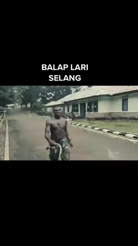Ketika Balap Lari dengan di kejar selang #fyp #tni #kisahtni #viral #indonesia #tnipolri #tniad #lucu