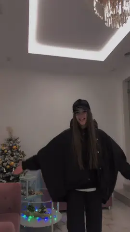С наступающим 2к22 ,будьте счастливы !✌️🖤🎄