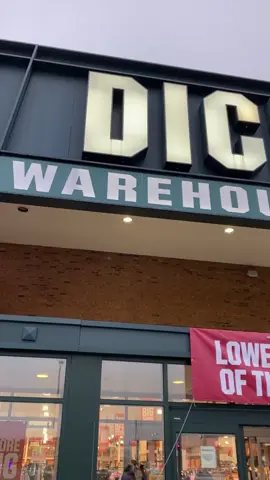 @dickssportinggoods Warehouse Sale Store is having their End of Season Sale RIGHT NOW until 1/9! #DKSpartner