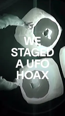 In 2009, people in #NewJersey saw #UFOs. It was two guys, some flares and balloons. #hoax #LearnOnTikTok
