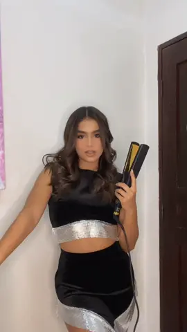 Lista para el 2022 con mis onditas hechas con mi #graphitetitanium 🖤 @BabylissProBolivia
