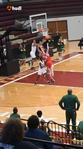 This alley-oop was VICIOUS 😤 @Dirty.ice @Hudl #basketball #dunk #fyp