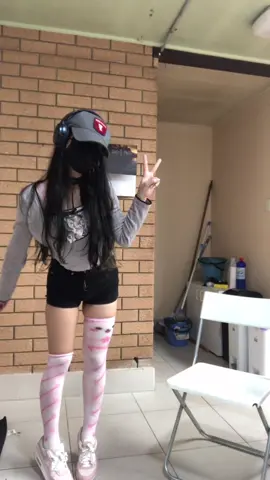 First video of 2022!! ^.^ happy new year guysss 💕💕💕 look at my cute socks :3 💕