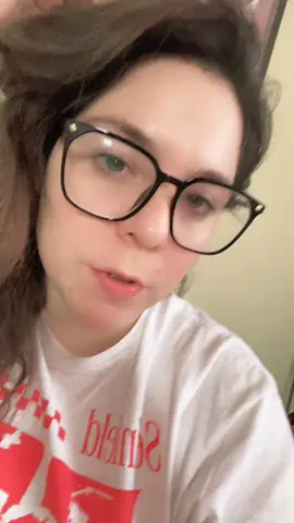 Ninguna de los dos solo un grano enorme arriba del labio  #fyp