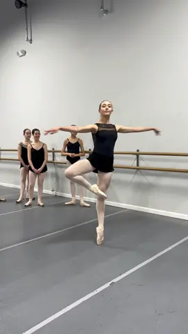 That effortless flow at the end though 😭🤌🏻 #ballerina #ballerinasoftiktok