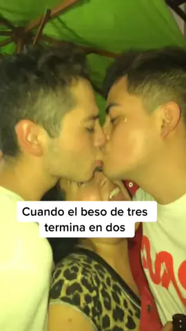 Era beso de tres #besodetres #beso #fiesta  #gay #fyp #parati