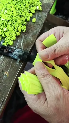 How zippers are attached 😳