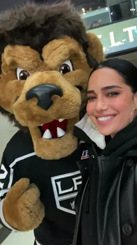 Pissed no one ever told me how fun hockey games are or wtf a zamboni is?! but I’m an @LA Kings stan now so it’s finnne #hockey #zamboni #lakings