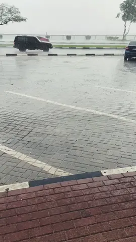 rain 🧡  #dxb #dubai_dxb_uae #dubai #fyp #كورنيش_القواسم #uae