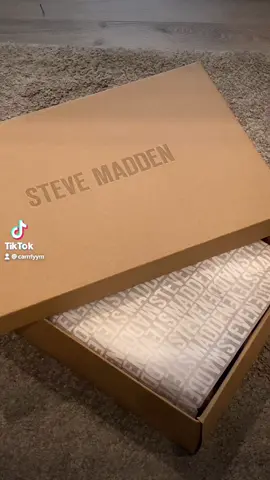 the way i wanna wear these everyday 🤤😩 #fyp #foryou #OOTD #outfits #stevemadden #shoes #sneakers #whitesneakers #thatgirl #dupes