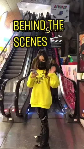 Behind the scenes 😂 Are you ready for more escalator videos this year? Comm with a song!