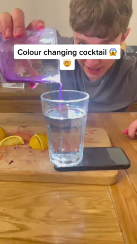 Colour changing cocktail 😱🤯