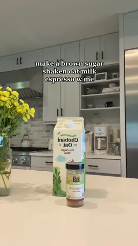 im like the off brand emily mariko that only drinks coffee and never does her hair 😀 #emilymariko #brownsugarespresso #coffeetok