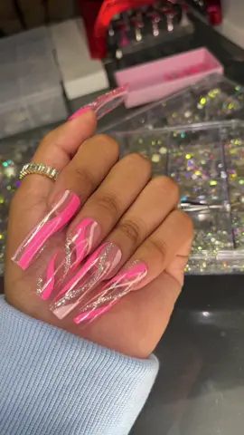 Time for a new set 🤸🏽‍♀️ #ValentinesDay #pressonnails #SmallBusiness
