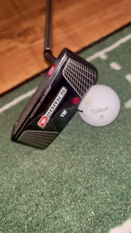 Indoor putting with the pressure trainer and mat from puttout golf 🏌️ #odysseygolf #golf #golftiktok #golfer #putting #golfdrills #golfcoaching