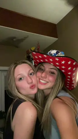 in honor of my very best friends birthday!! go wish her a happy bday @lilianleslie #greenscreen #fyp