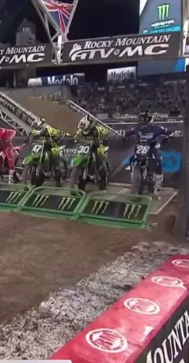 Jo shimoda gets stuck on the gate during the 250 main! What happened? #supercross2022 #joshimoda30 #joshimoda