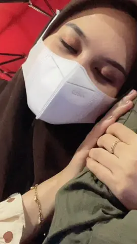 nyenderr tuh dipundak😜