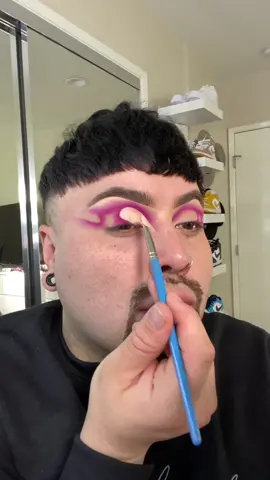 Step by step tutorial on this fun look 💕 #makeuptutorial #makeupartist #plouisemakeup #malemakeupartist #fyp #tutorial #cutcrease
