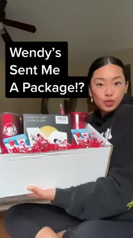 Hey @Wendy’s thanks for sending me my first pr package🤧 #wendys #unboxing